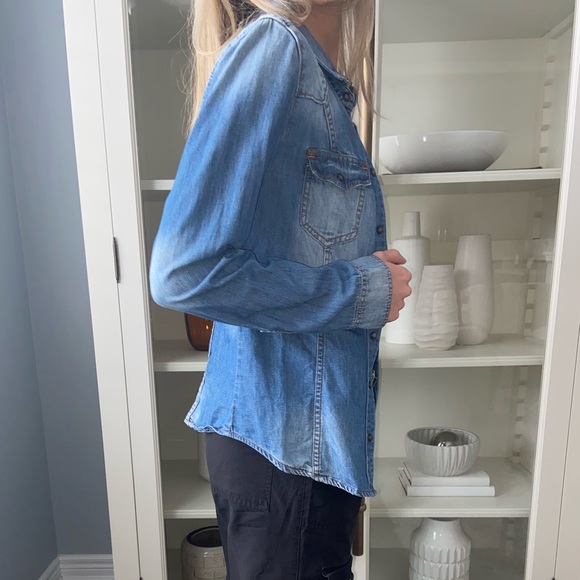 Guess jean button up, women’s size M - Picture 2 of 8